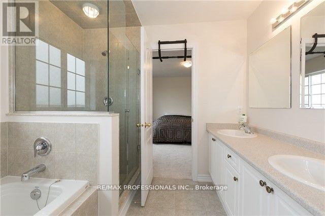 650 Murray Meadows Place, Milton, Ontario  L9T 8L7 - Photo 11 - W13610752