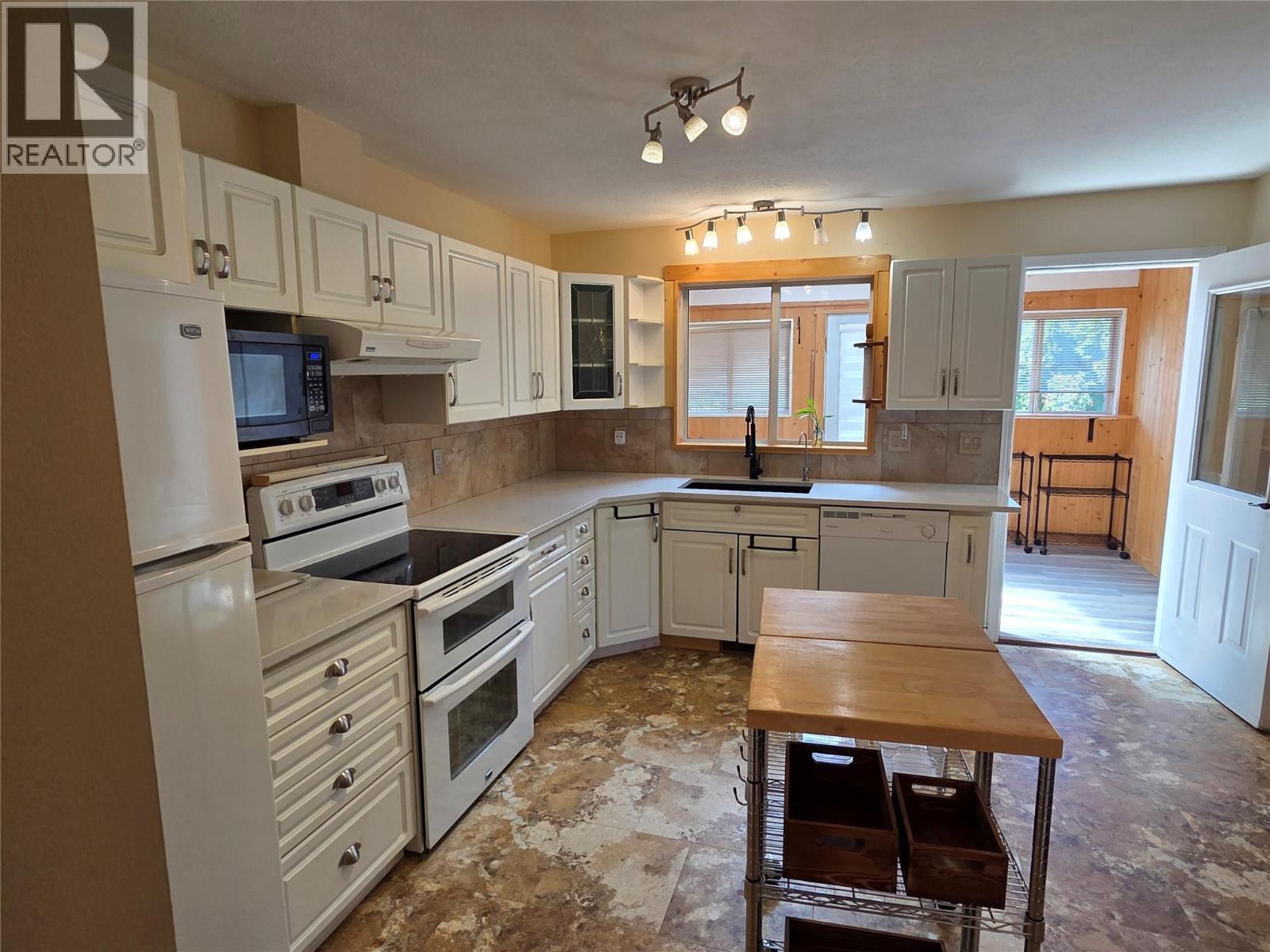 425 3rd Avenue, Keremeos, British Columbia  V0X 1N2 - Photo 7 - 10385674