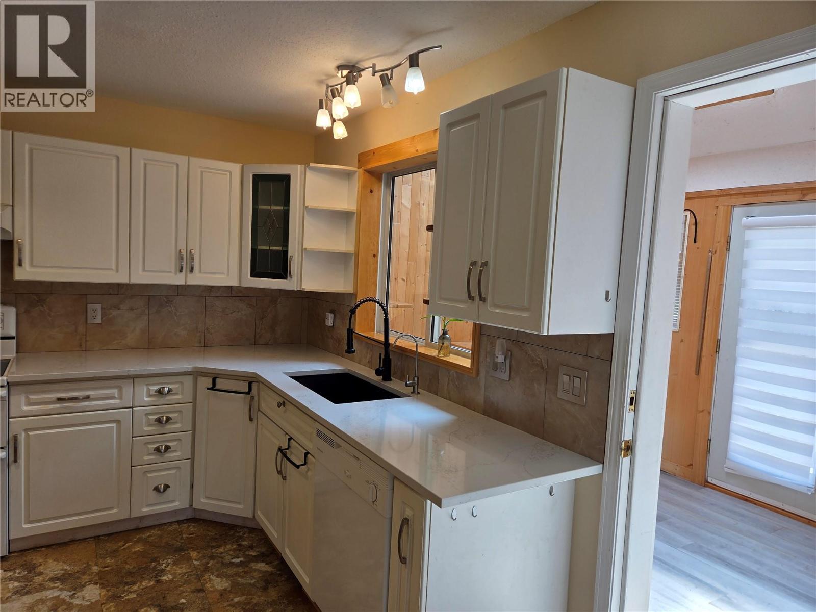 425 3rd Avenue, Keremeos, British Columbia  V0X 1N2 - Photo 8 - 10385674