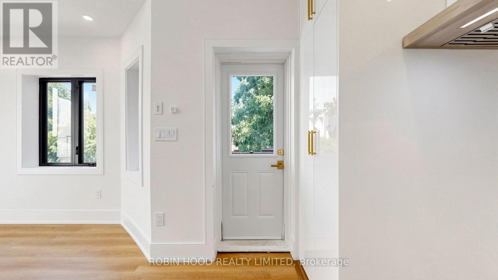 3 - 24 Callender Street, Toronto, Ontario  M6R 2H3 - Photo 8 - X13610460