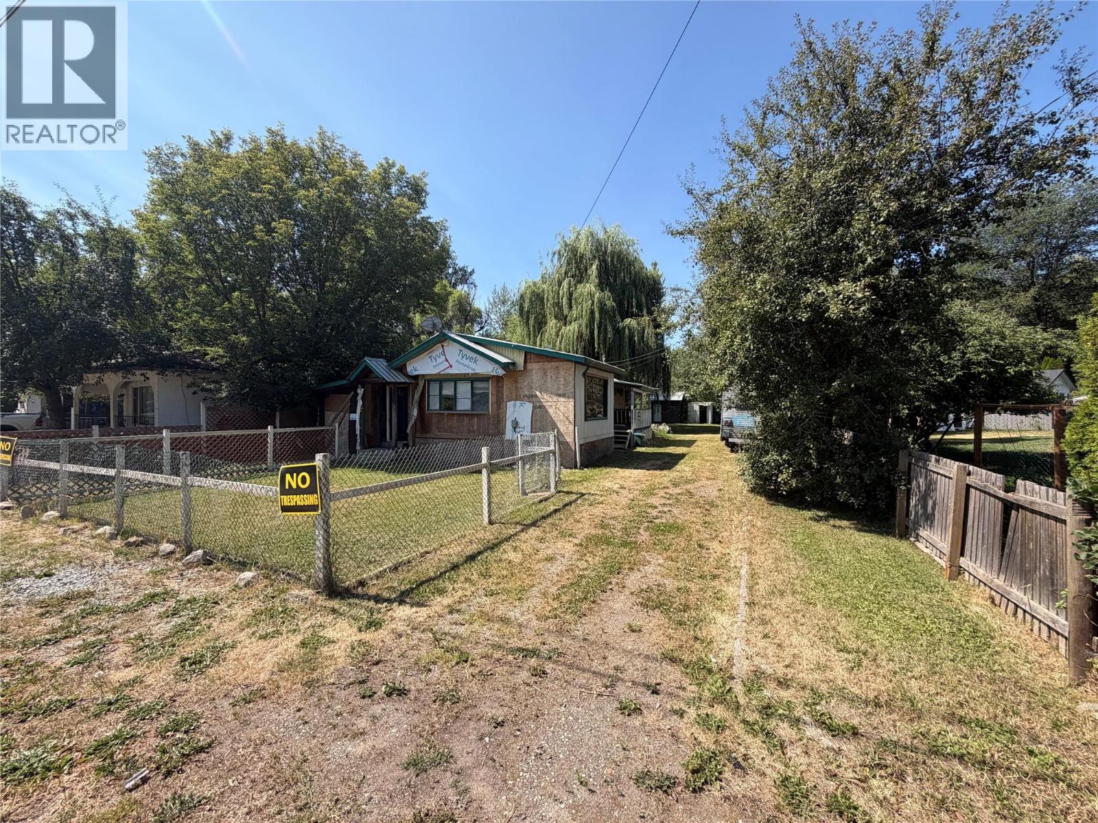 2076 Heighway Crescent, Lumby, British Columbia  V0E 2G0 - Photo 2 - 10396020