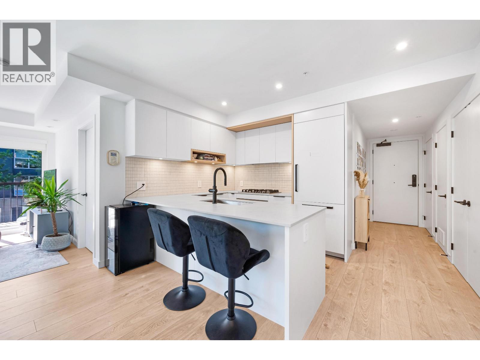 221 2520 GUELPH STREET, Vancouver, British Columbia