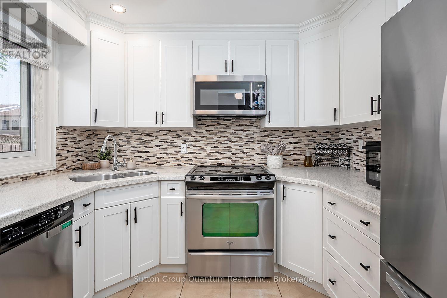 24 - 61 Sarah Lane, Oakville (Br Bronte), Ontario  L6L 3V2 - Photo 2 - W13610868