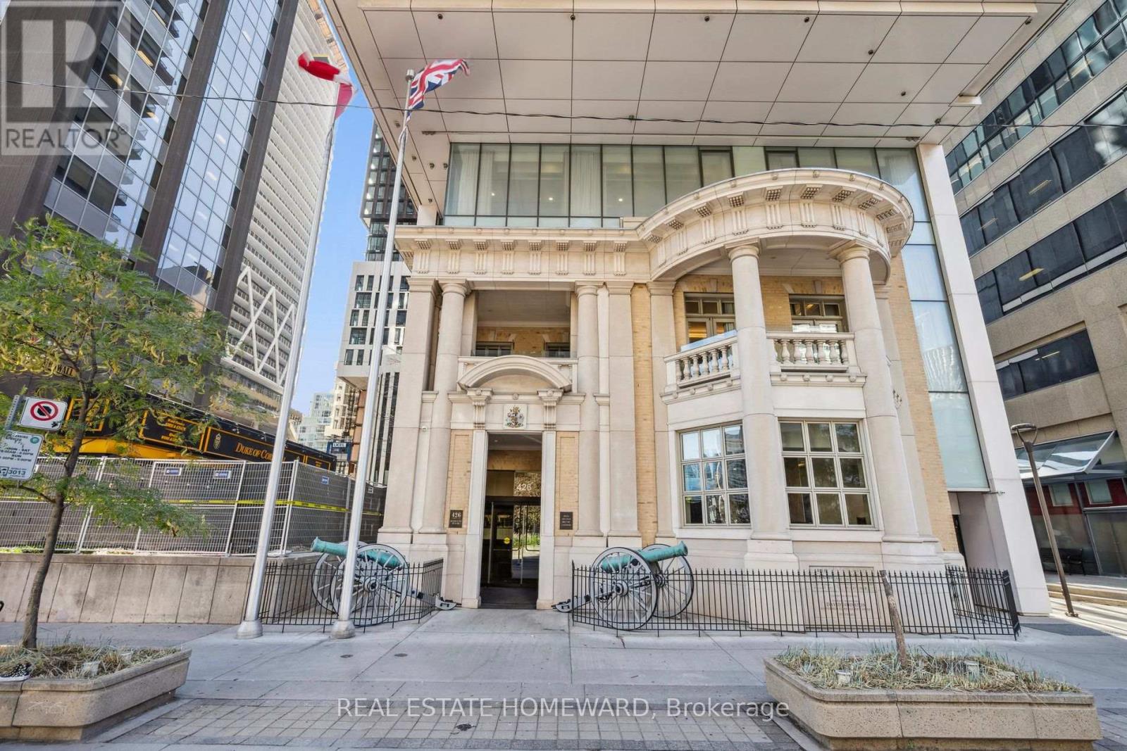 2010 - 426 UNIVERSITY AVENUE, Toronto, Ontario