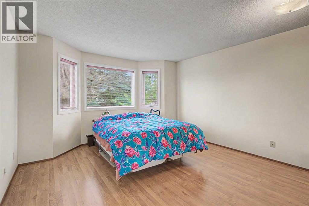 232 Erin Woods Drive Se, Calgary, Alberta  T2B 3B9 - Photo 15 - A2325376