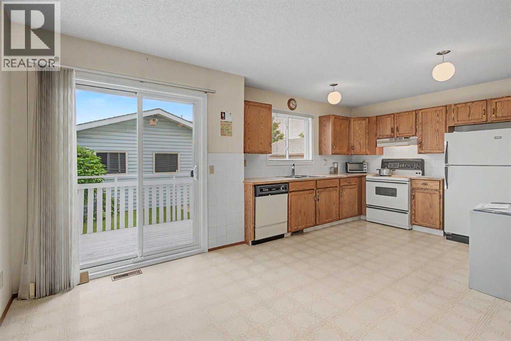232 Erin Woods Drive Se, Calgary, Alberta  T2B 3B9 - Photo 8 - A2325376