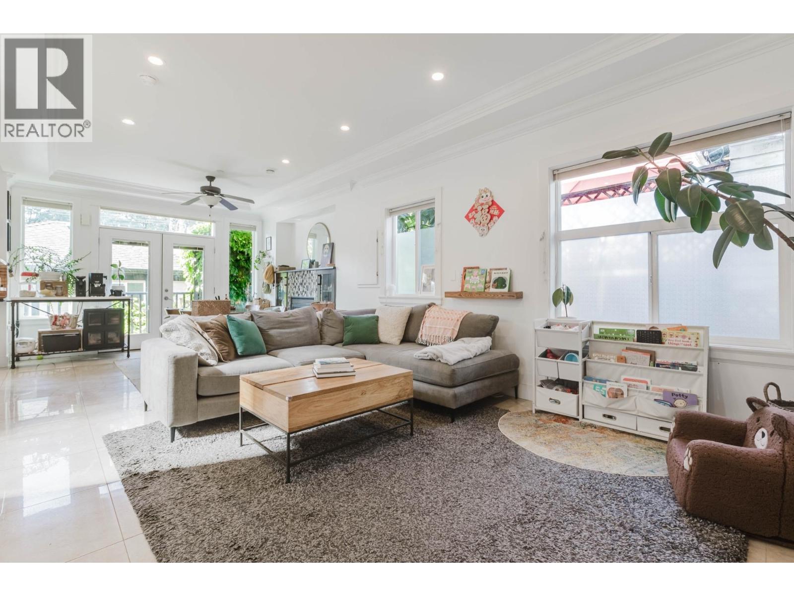 2018 E 12th Avenue, Vancouver, British Columbia  V5N 2A8 - Photo 3 - R3149886