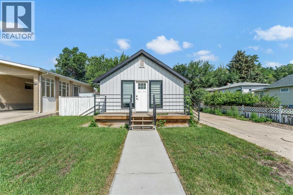 166a 3 Street Ne, Medicine Hat, Alberta  T1A 5M1 - Photo 1 - A2329779