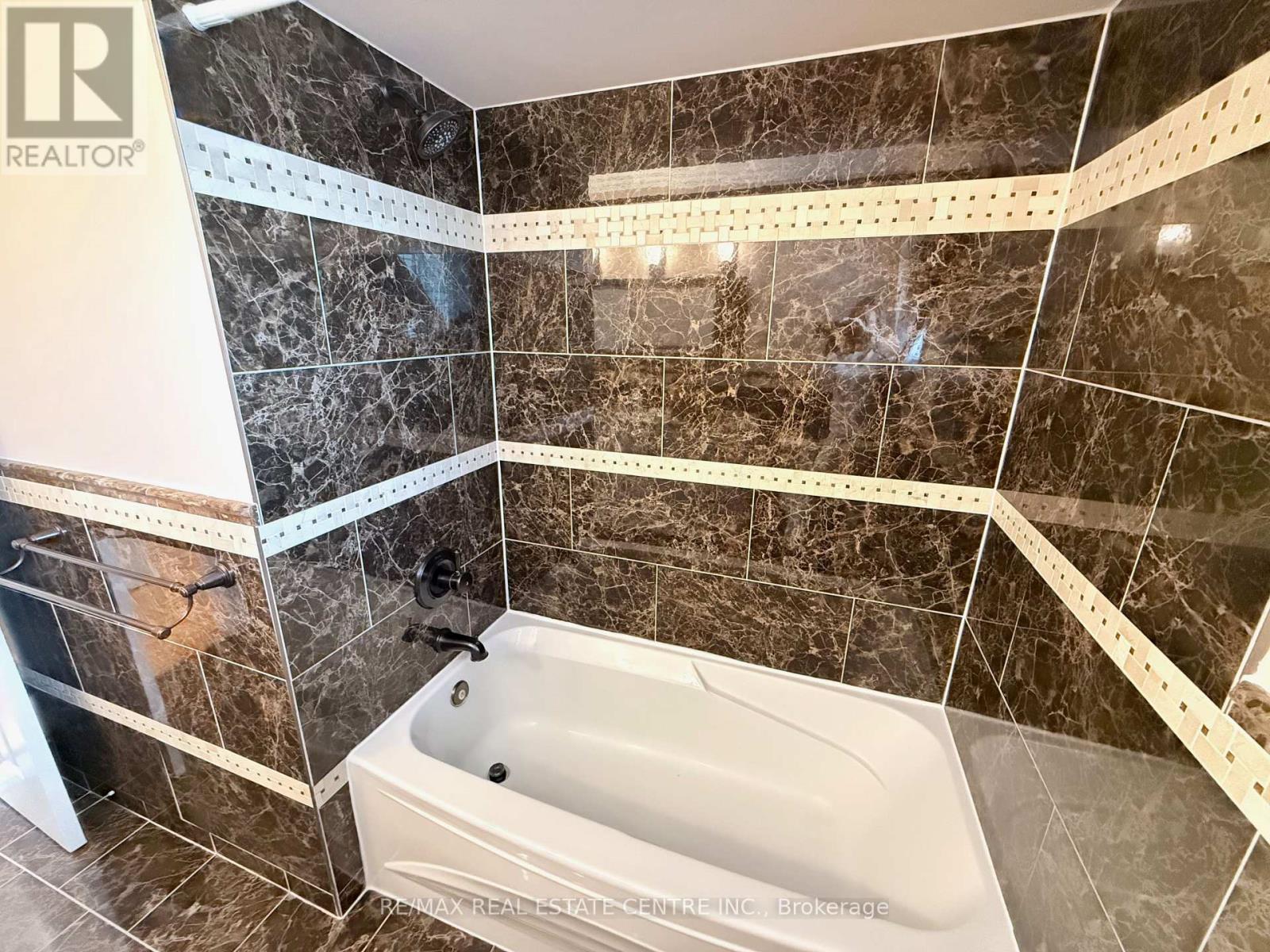 7264 Seabreeze Drive, Mississauga, Ontario  L5N 6K7 - Photo 24 - W13500268