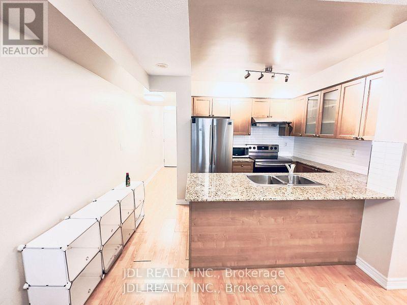 907 - 761 Bay Street, Toronto, Ontario  M5G 2R2 - Photo 2 - C13610936