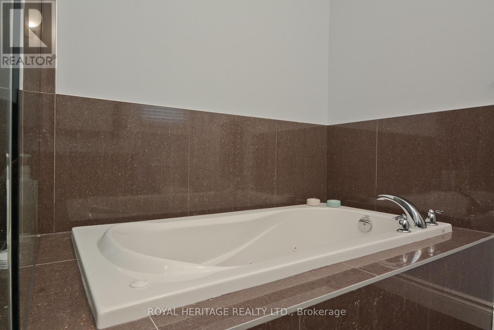 51 Gloria Crescent, Whitby, Ontario  L1P 1V3 - Photo 10 - E13610930