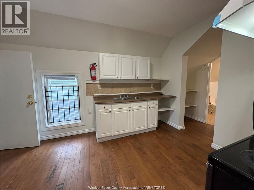 454 Crawford, Windsor, Ontario  N9A 5C4 - Photo 9 - 26018025