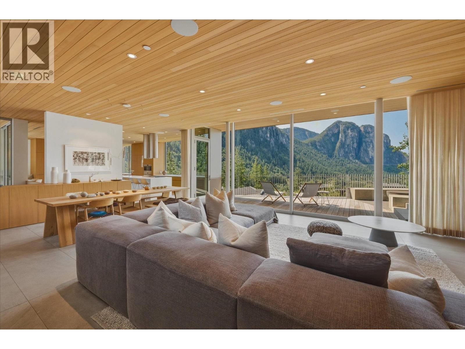 38574 High Creek Drive, Squamish, British Columbia  V8B 0T6 - Photo 2 - R3150369