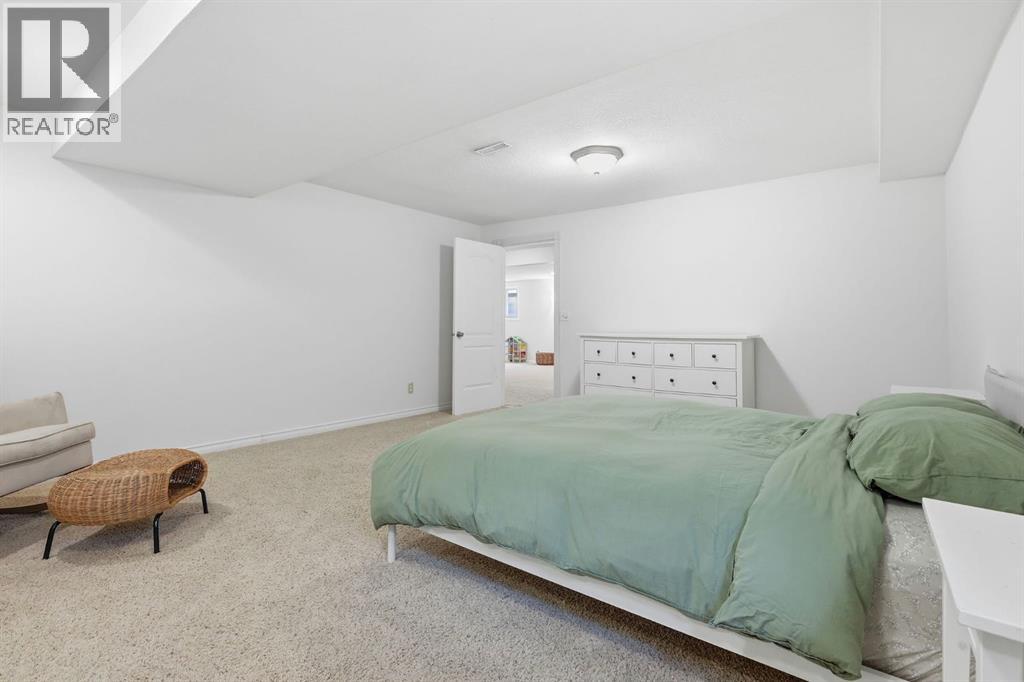 420 Douglasbank Court SE, Calgary, Alberta  T2Z 1X1 - Photo 36 - A2331898