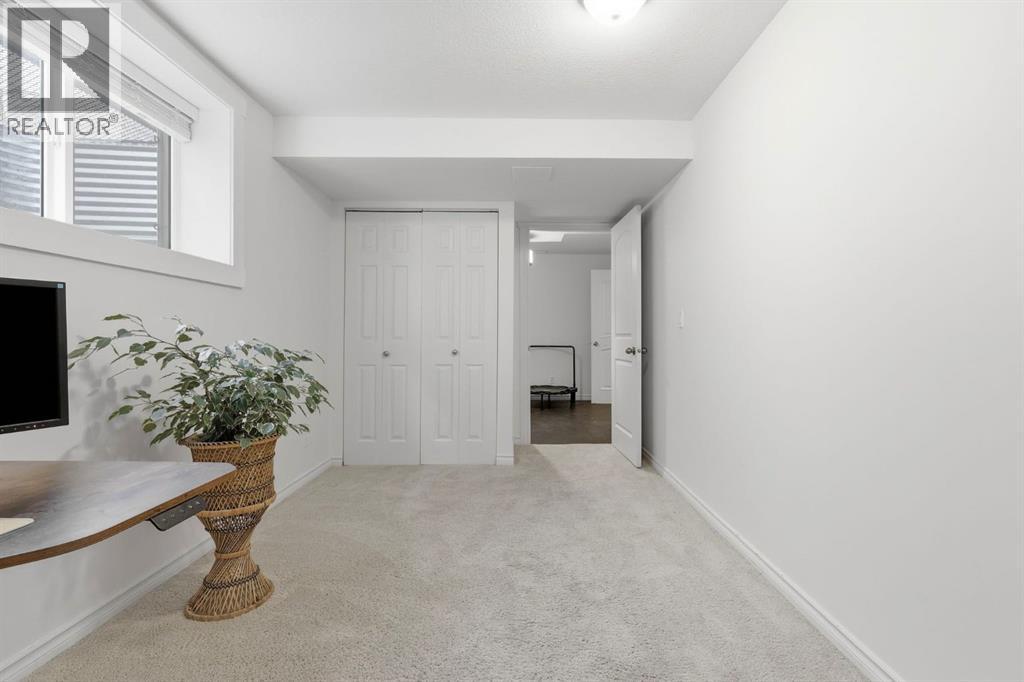 420 Douglasbank Court SE, Calgary, Alberta  T2Z 1X1 - Photo 38 - A2331898