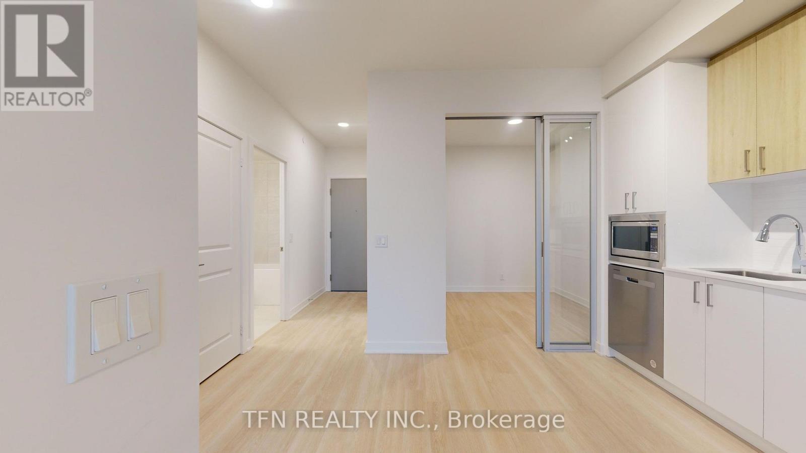 2104 - 30 Upper Mall Way, Vaughan, Ontario  L4J 0L7 - Photo 2 - N13610964