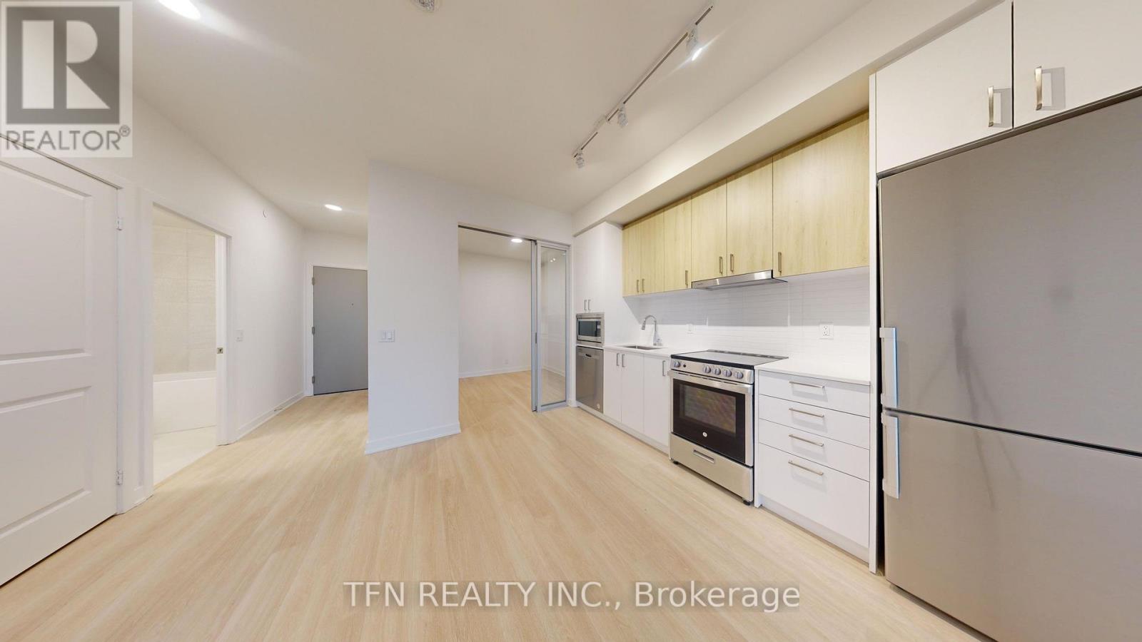 2104 - 30 Upper Mall Way, Vaughan, Ontario  L4J 0L7 - Photo 4 - N13610964