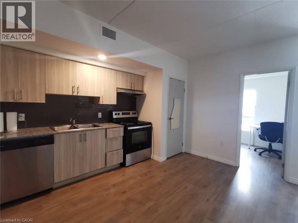 275 Larch Street, Waterloo, Ontario  N2L 0J5 - Photo 2 - 40851512