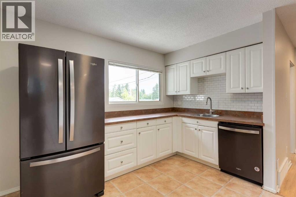 8 Hazelwood Crescent SW, Calgary, Alberta  T2V 3B9 - Photo 10 - A2329794