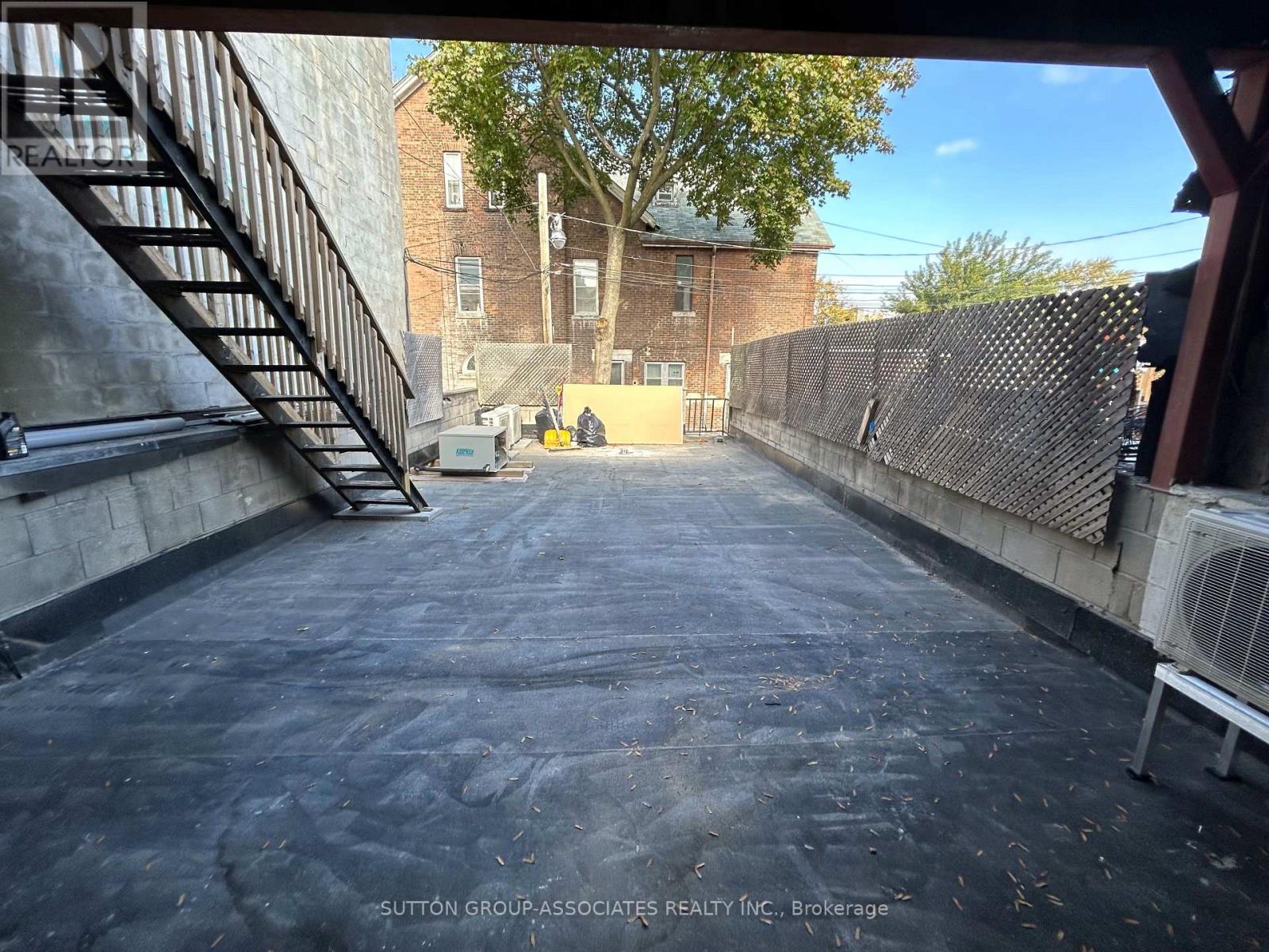 2nd Fl - 792 College Street, Toronto, Ontario  M6G 1C5 - Photo 11 - C13611012