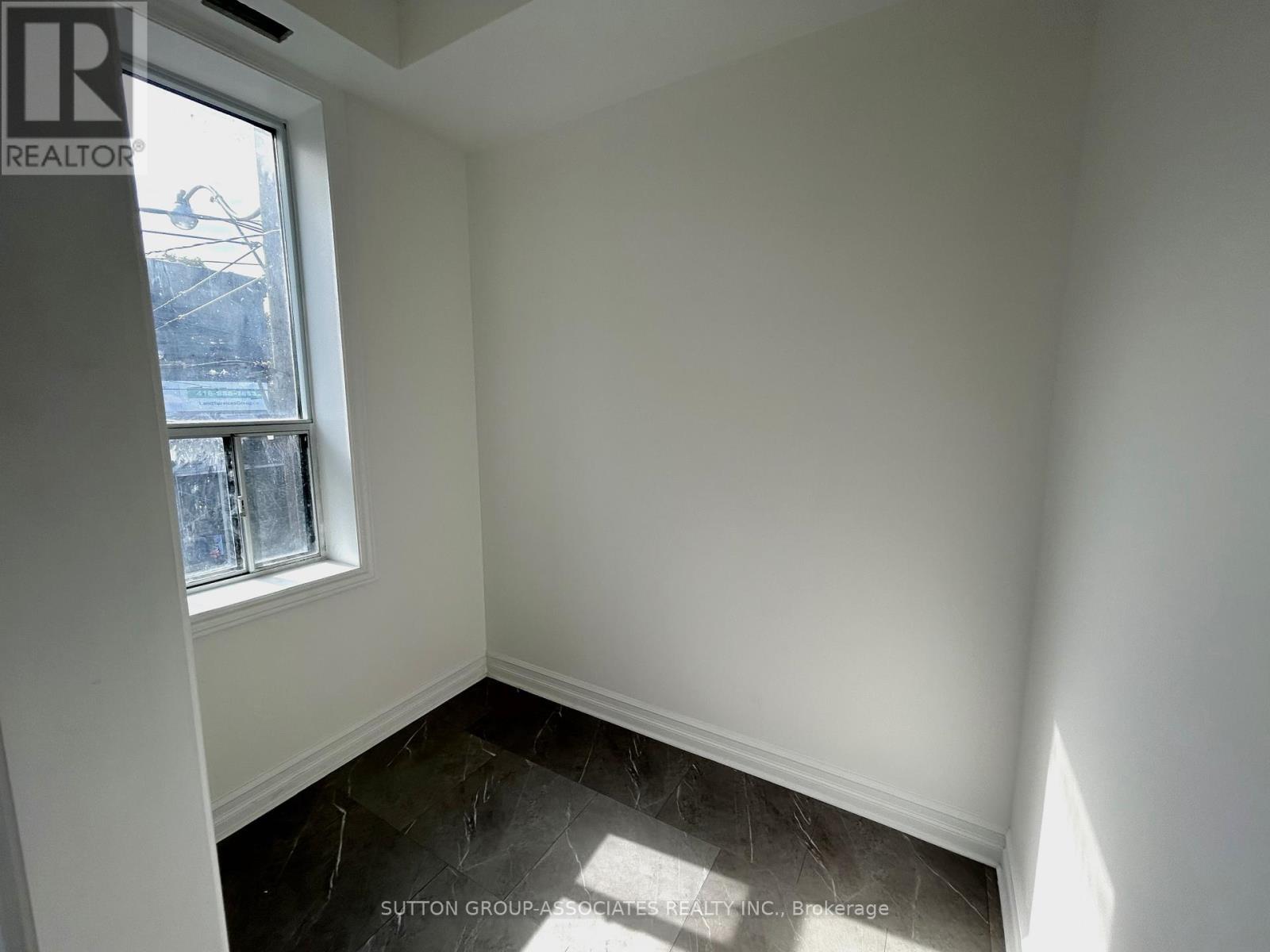 2nd Fl - 792 College Street, Toronto, Ontario  M6G 1C5 - Photo 9 - C13611012