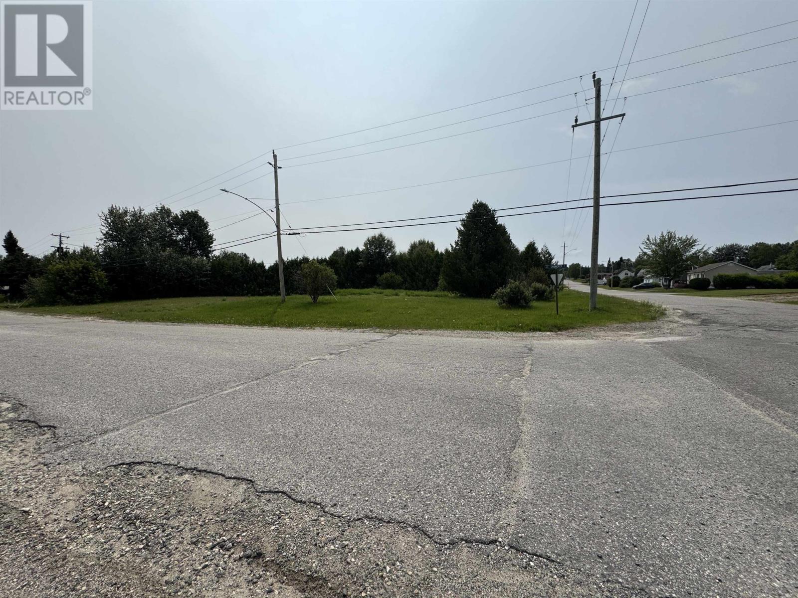 2 Sandpiper Ave, Manitouwadge, Ontario  P0T 2C0 - Photo 7 - TB2602122