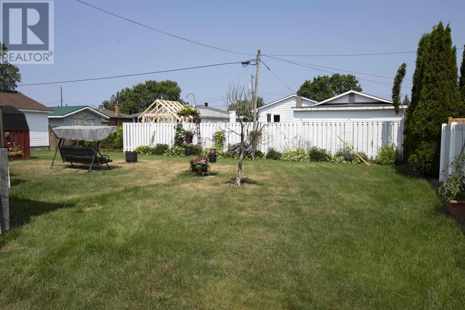 320 Sydenham Rd, Sault Ste. Marie, Ontario  P6C 2X7 - Photo 4 - SM261956