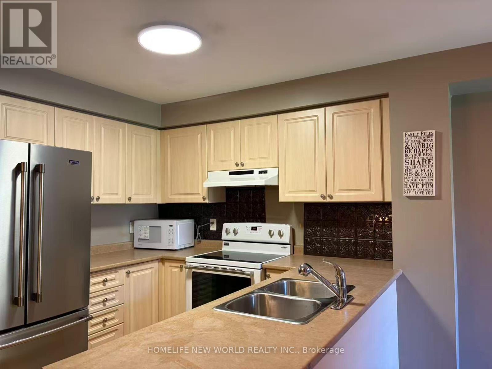 72 Keywood Street, Ajax, Ontario  L1Z 2E4 - Photo 3 - E13611018