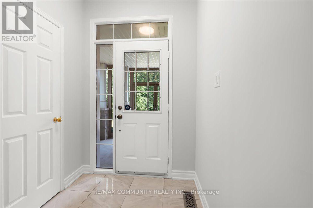 461 Rougewalk Drive, Pickering, Ontario  L1X 0A1 - Photo 4 - E13611038