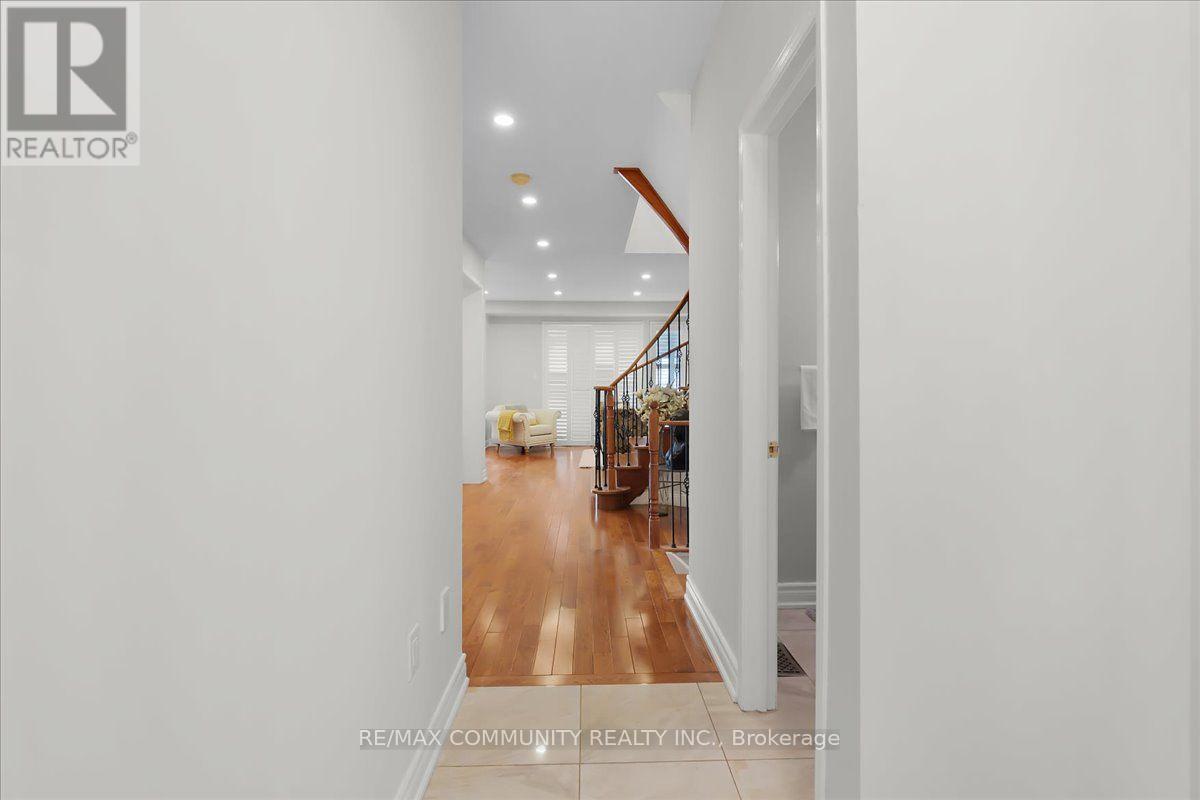 461 Rougewalk Drive, Pickering, Ontario  L1X 0A1 - Photo 5 - E13611038