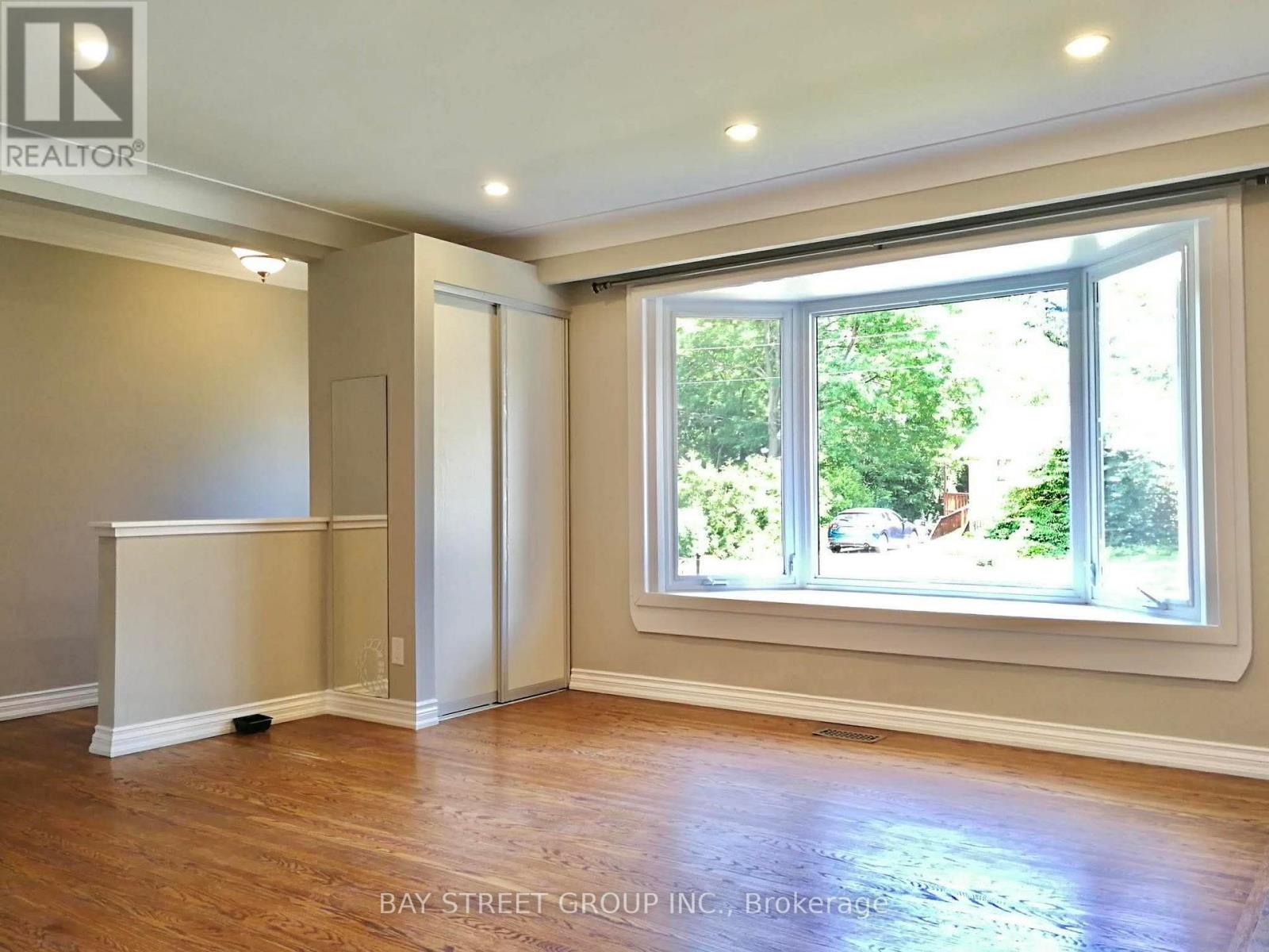 Upper - 3169 Willow Lane, Burlington, Ontario  L7N 2H9 - Photo 2 - W13611042
