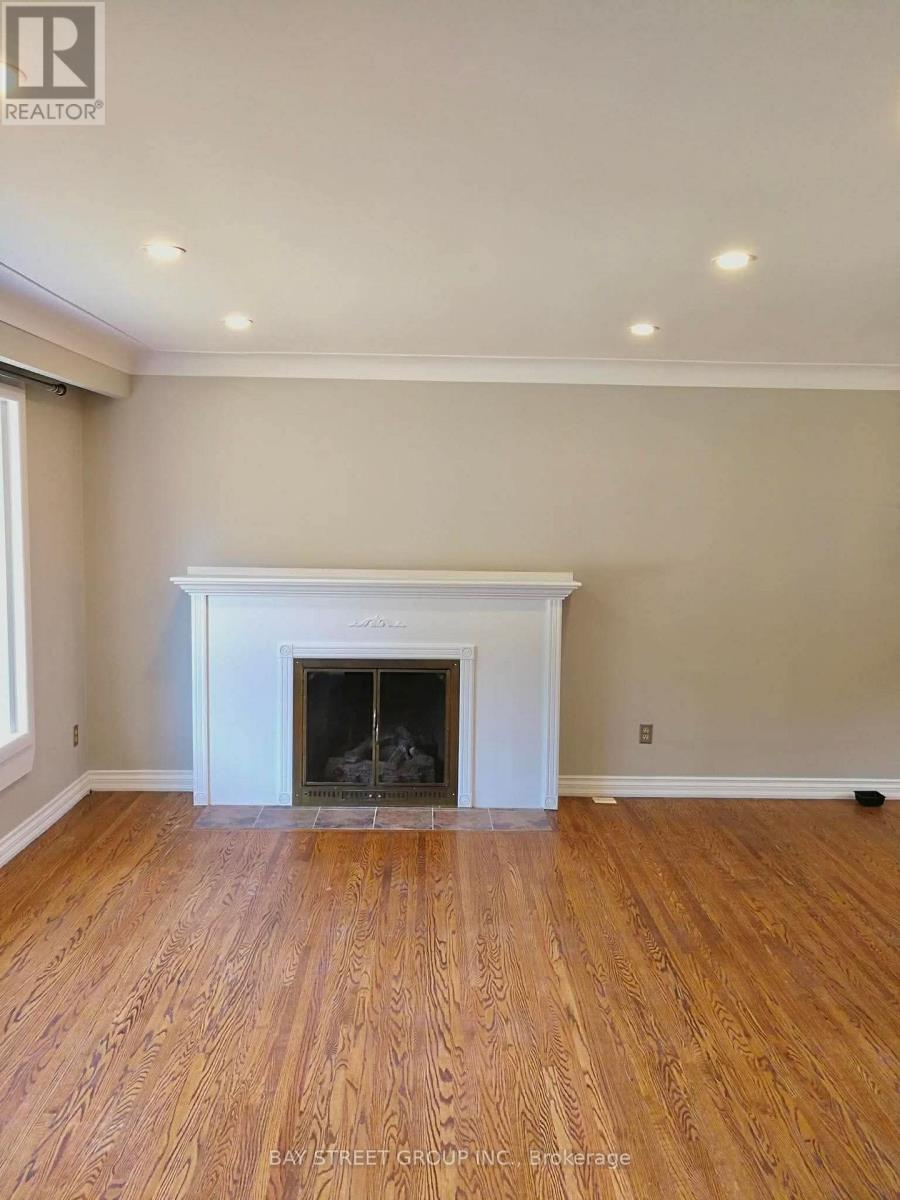 Upper - 3169 Willow Lane, Burlington, Ontario  L7N 2H9 - Photo 3 - W13611042