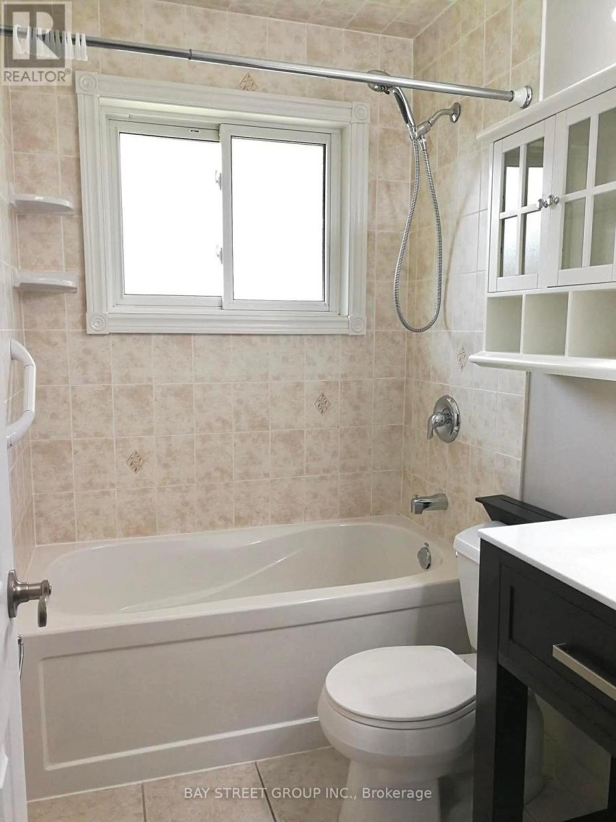 Upper - 3169 Willow Lane, Burlington, Ontario  L7N 2H9 - Photo 9 - W13611042