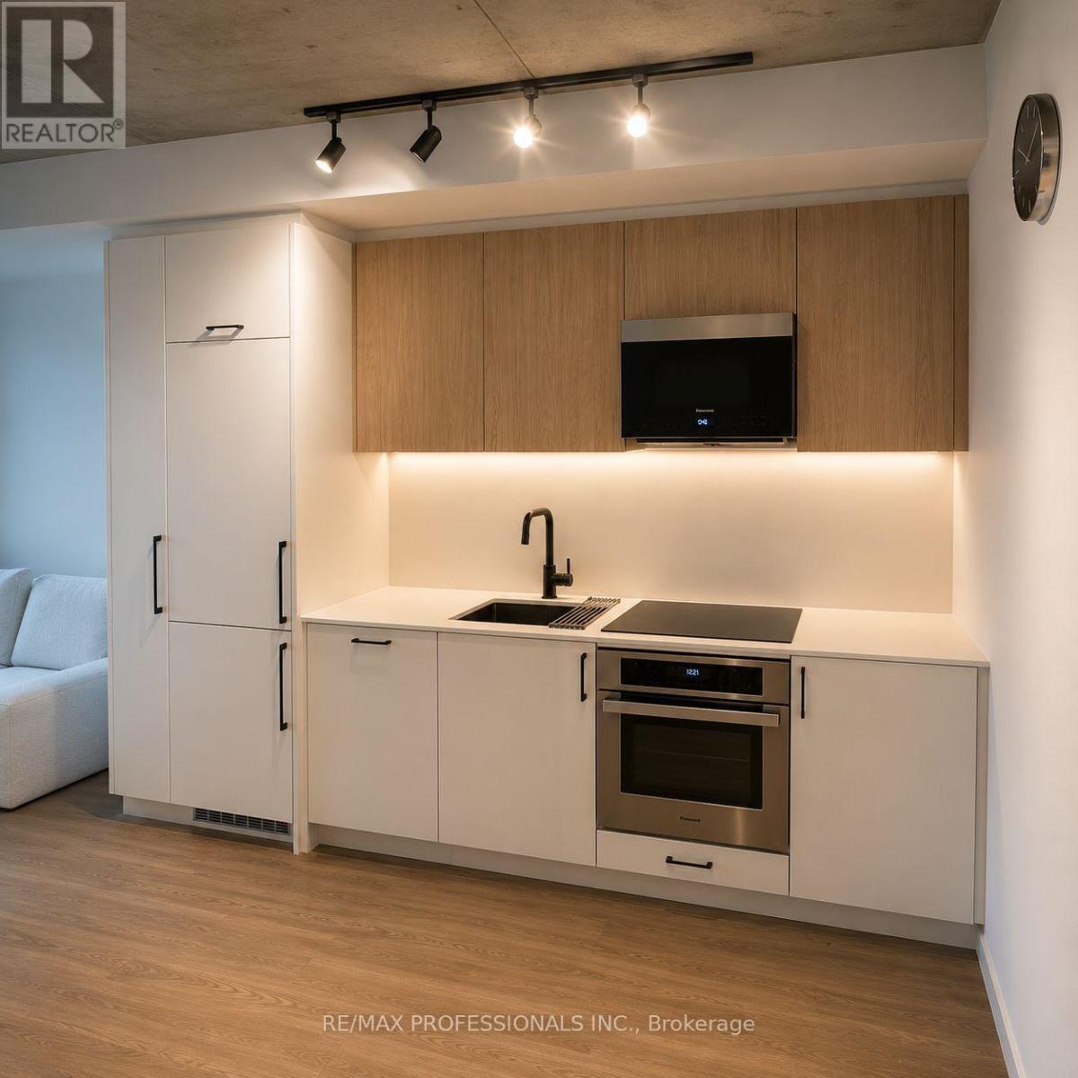 301 - 689 The Queensway Street, Toronto, Ontario  M8Y 1L1 - Photo 4 - W13611066