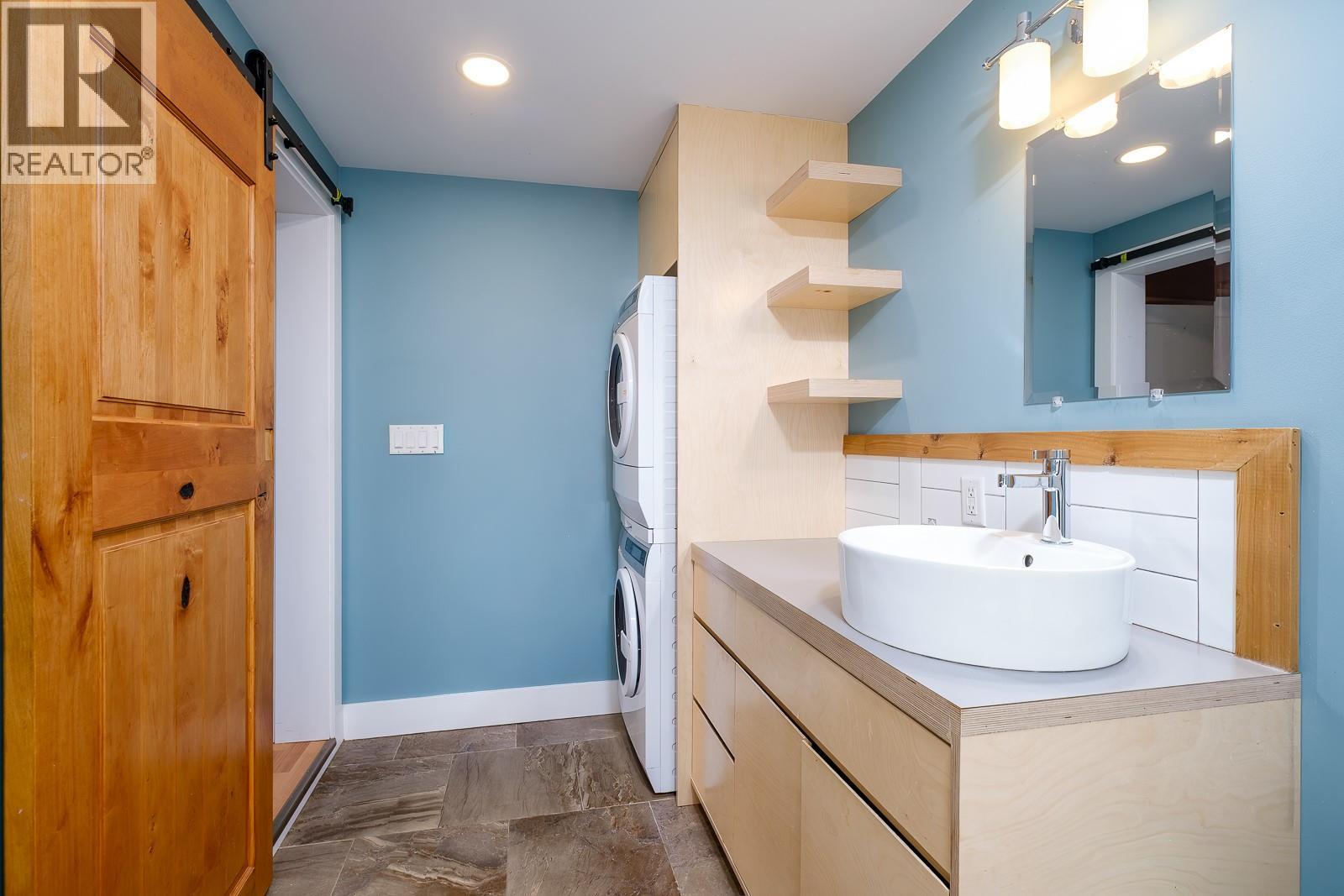 2034 Cliff Street, Rossland, British Columbia  V0G 1Y0 - Photo 24 - 10383399