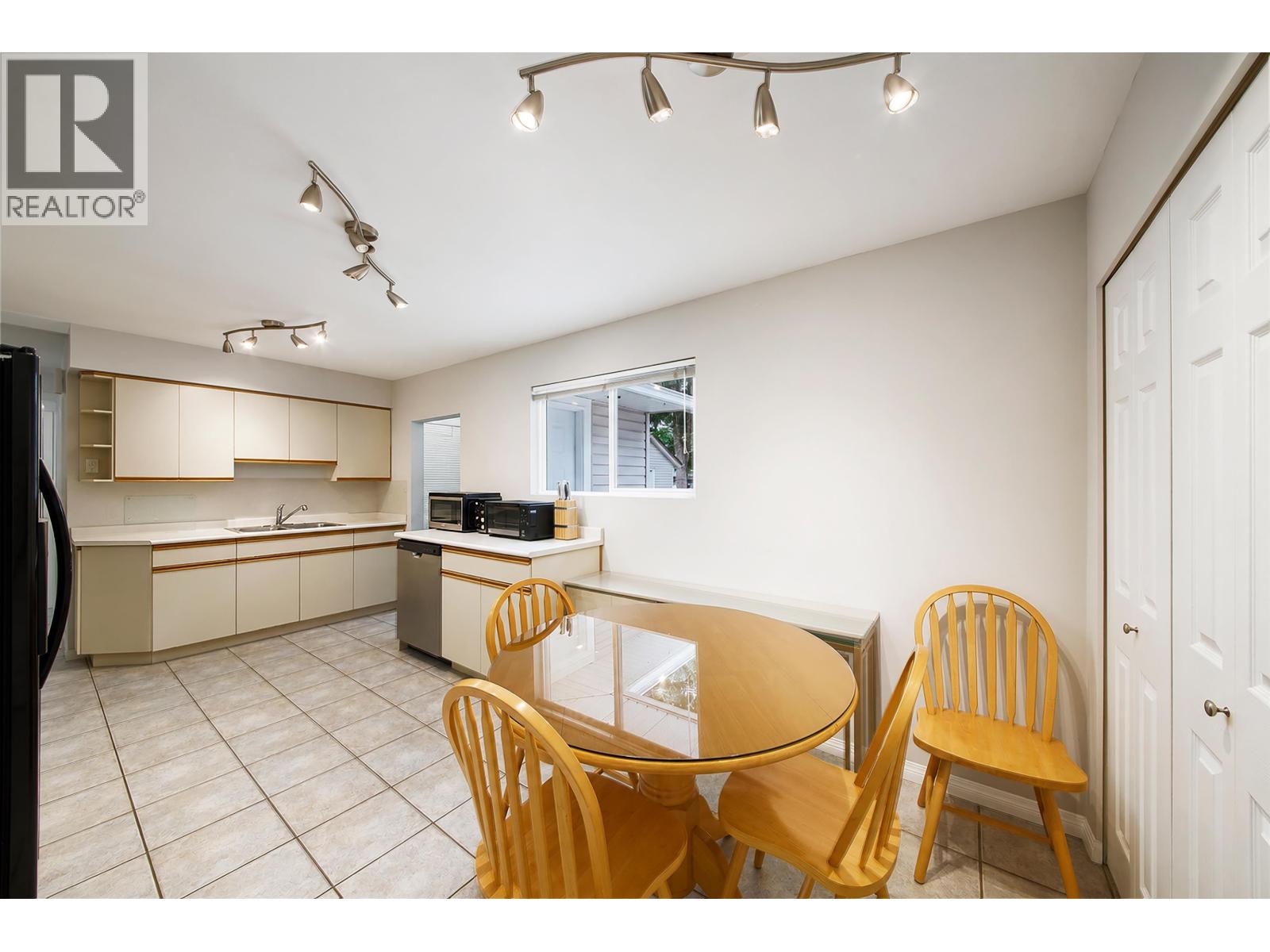 12209 Skillen Street, Maple Ridge, British Columbia  V2X 4X4 - Photo 9 - R3150015