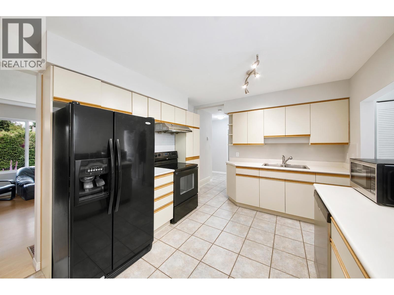 12209 Skillen Street, Maple Ridge, British Columbia  V2X 4X4 - Photo 8 - R3150015