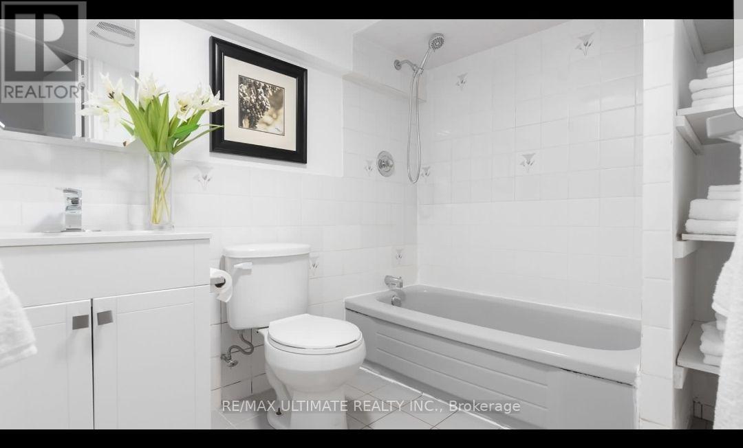 Lower - 1133 Dufferin Street, Toronto, Ontario  M6H 4B7 - Photo 6 - W13611082