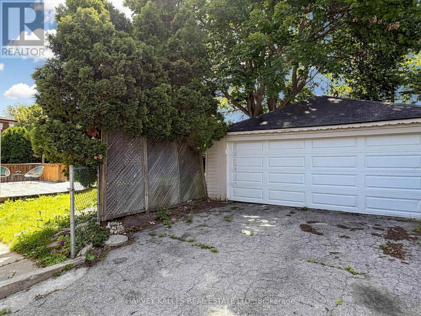 87 Combe Avenue, Toronto, Ontario  M3H 4J6 - Photo 34 - C13523354