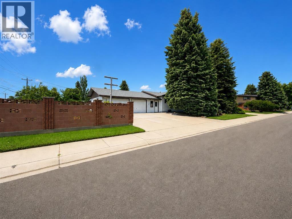 2015 24 Street S, Lethbridge, Alberta  T1K 2M6 - Photo 2 - A2319054