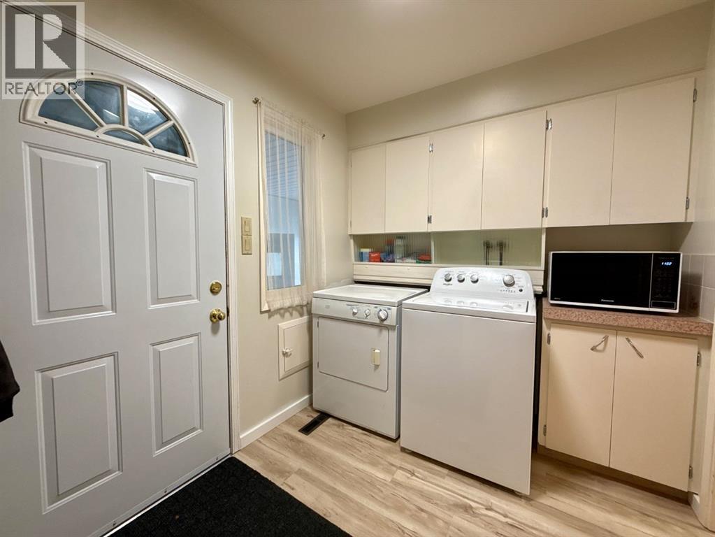 2015 24 Street S, Lethbridge, Alberta  T1K 2M6 - Photo 3 - A2319054