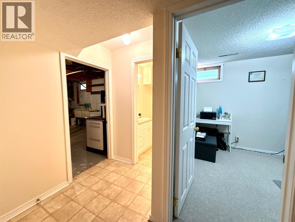 2015 24 Street S, Lethbridge, Alberta  T1K 2M6 - Photo 21 - A2319054