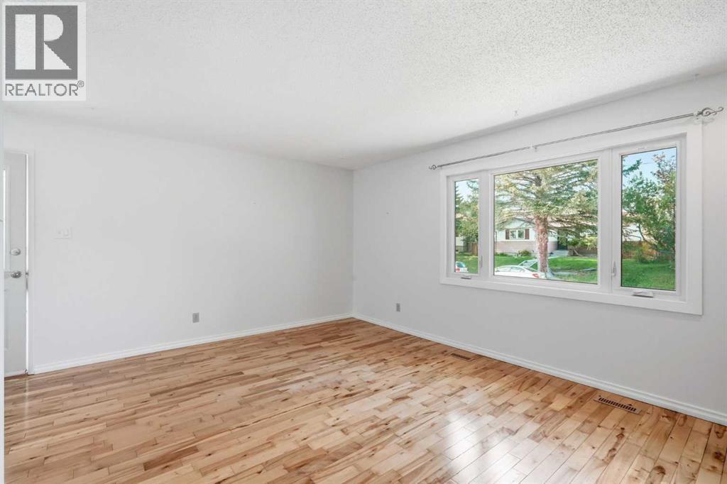 6119 Blackthorn Crescent Ne, Calgary, Alberta  T2K 3X5 - Photo 7 - A2319934