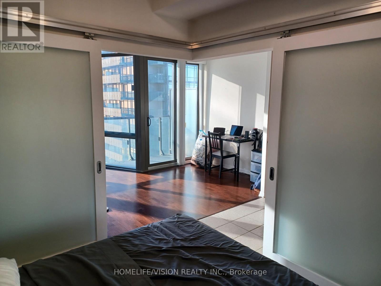 2107 - 832 Bay Street, Toronto, Ontario  M5S 1Z6 - Photo 2 - C13611120