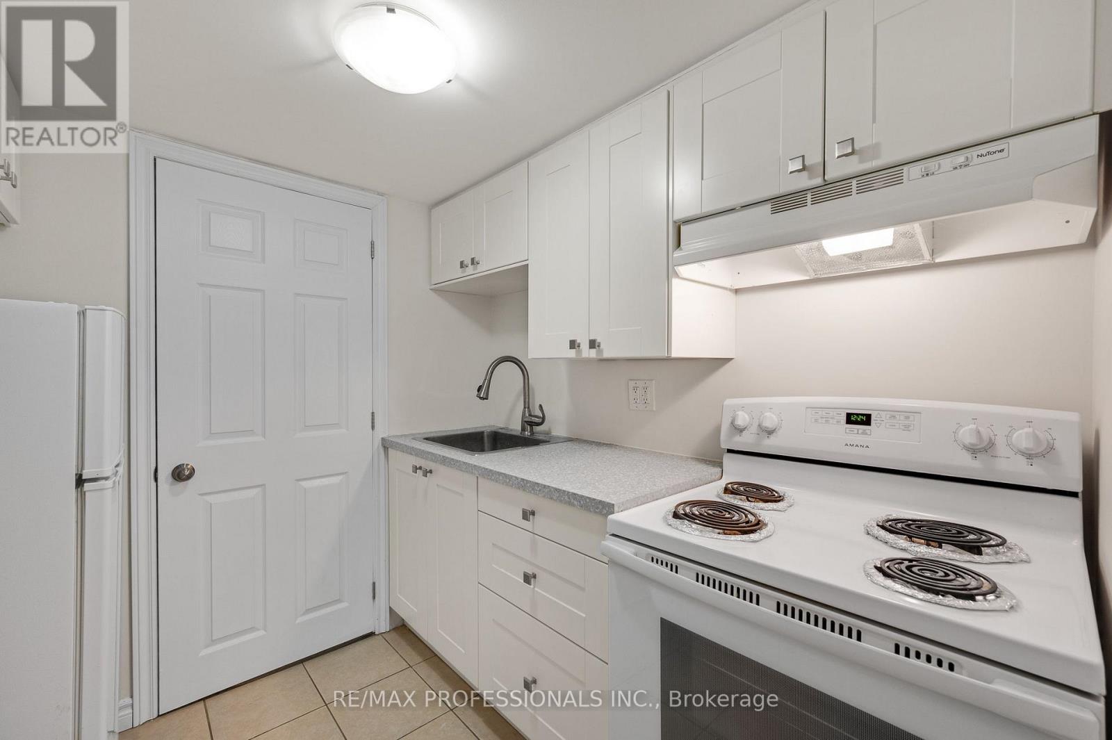Bsmt - 2900 Tradewind Drive, Mississauga, Ontario  L5N 6L2 - Photo 8 - W13611108