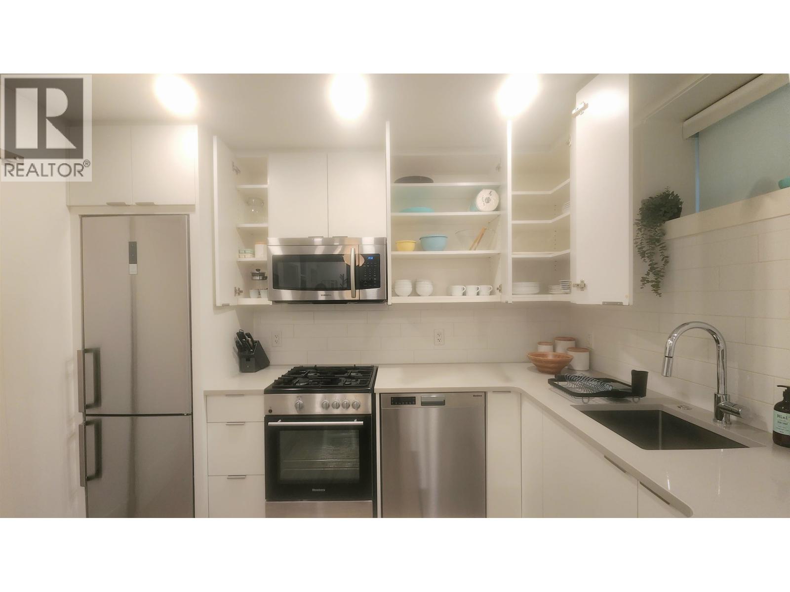 163 W 20th Street, Vancouver, British Columbia  B5Z 2X3 - Photo 15 - R3150402
