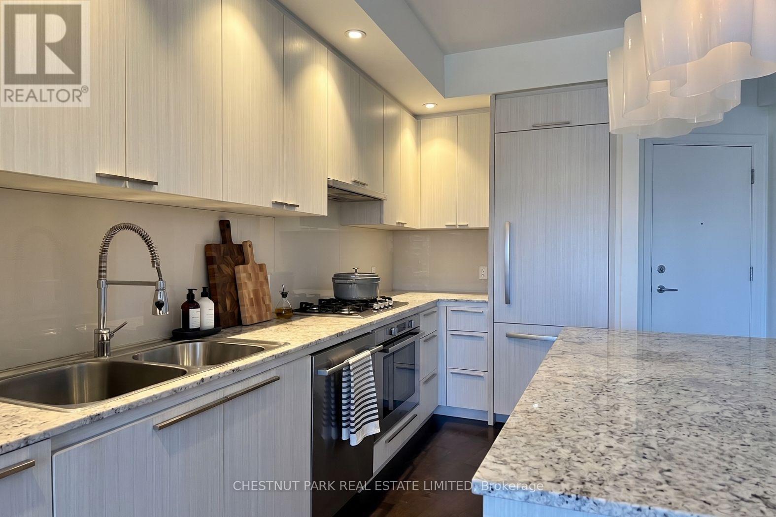 205 - 88 Davenport Road, Toronto, Ontario  M5R 0A5 - Photo 2 - C13611136