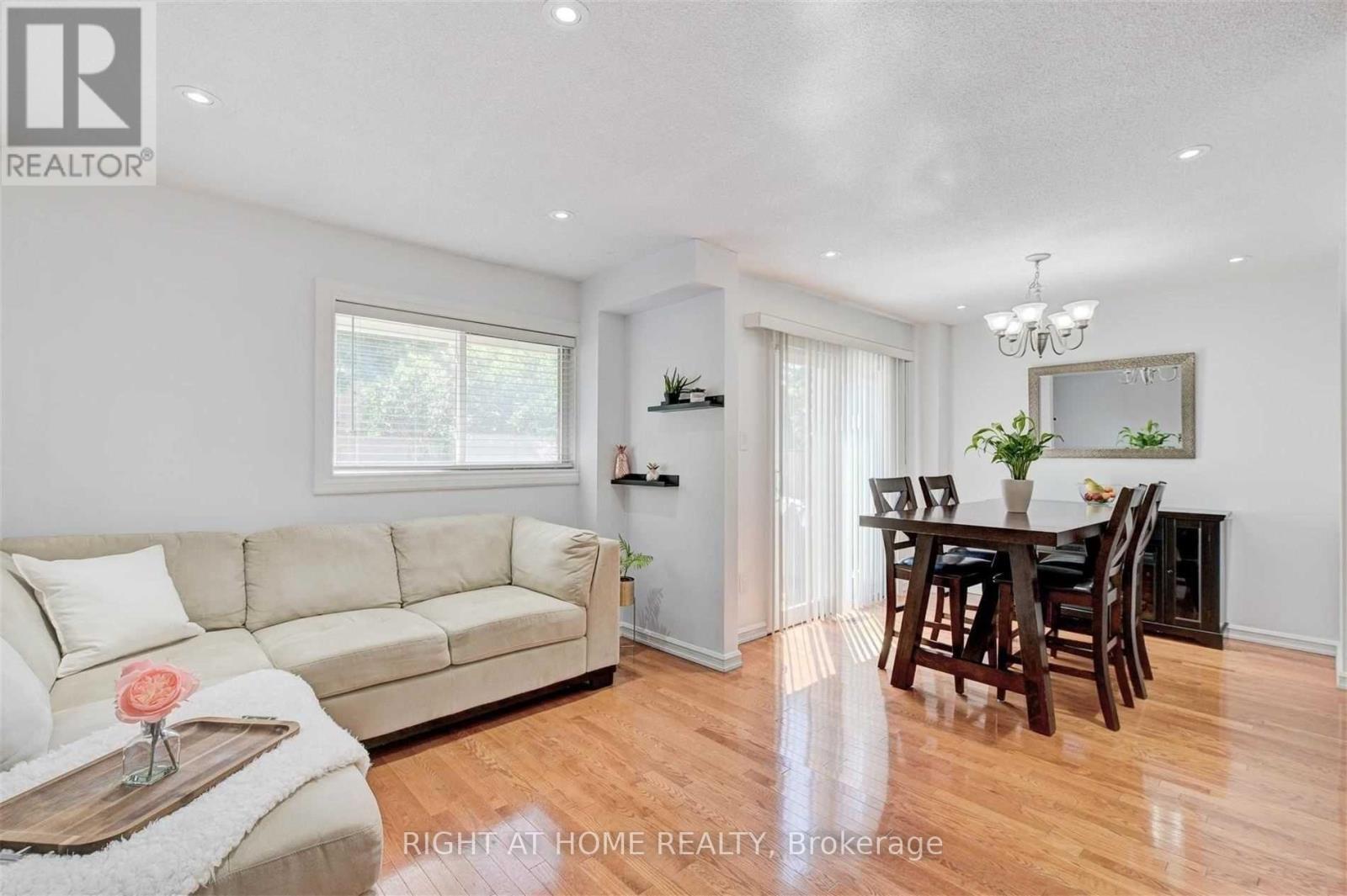 121 Radford Drive, Ajax, Ontario  L1T 2C3 - Photo 4 - E13611146