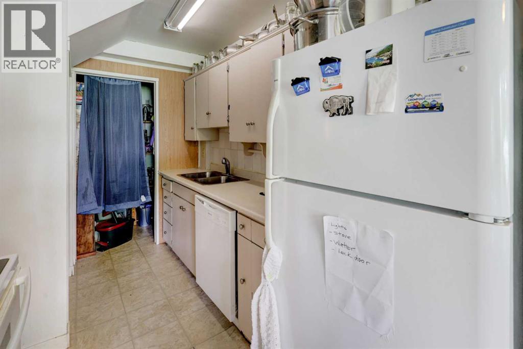 7624 34 Avenue NW, Calgary, Alberta  T3B 1N6 - Photo 11 - A2328715