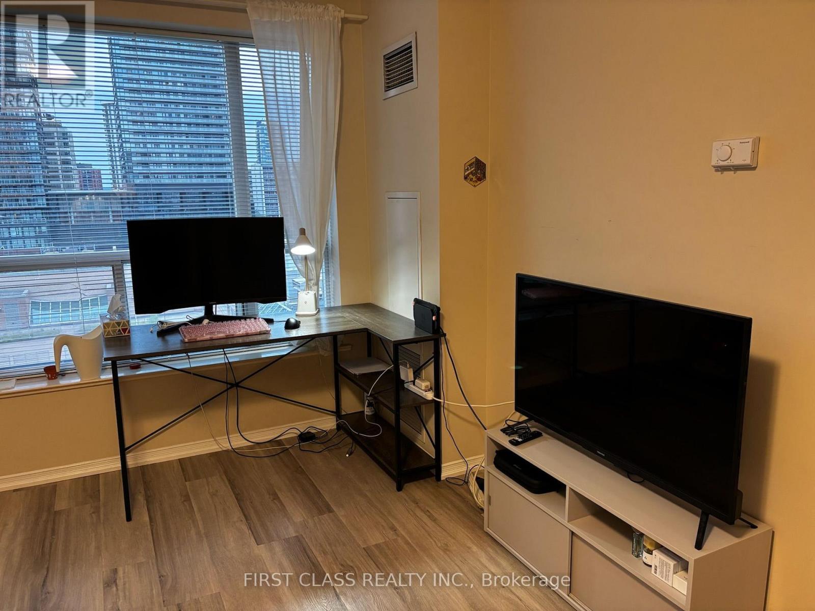 1001 - 887 Bay Street, Toronto, Ontario  M5S 3K4 - Photo 3 - C13611178